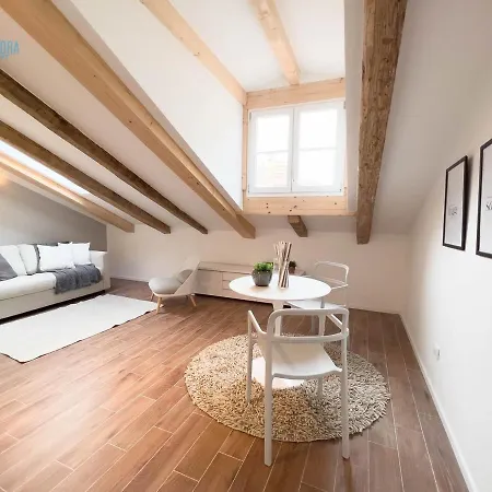 Gozzi 4 Tirabora Short Rent Daire