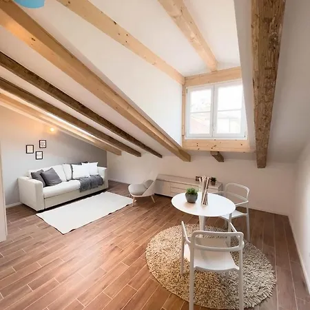 Gozzi 4 Tirabora Short Rent דירה